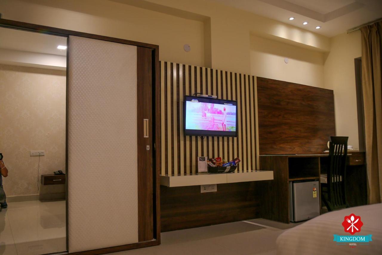 Kingdom Hotel Moga Exterior foto