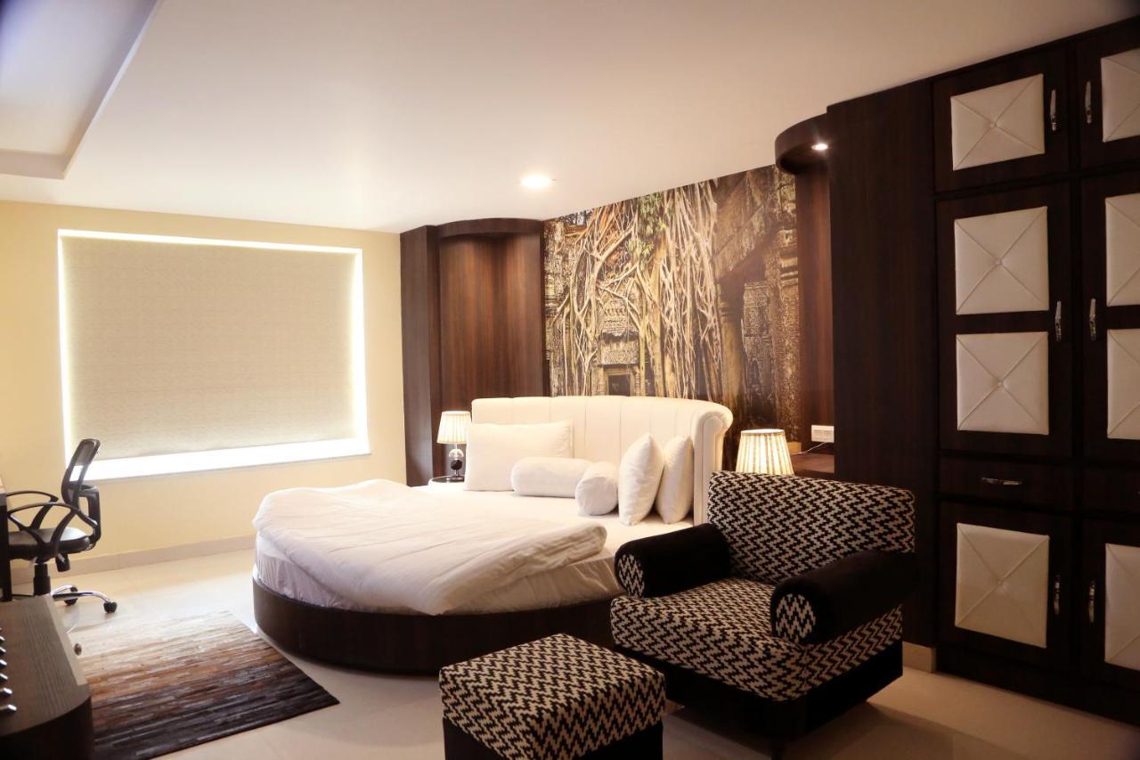 Kingdom Hotel Moga Exterior foto