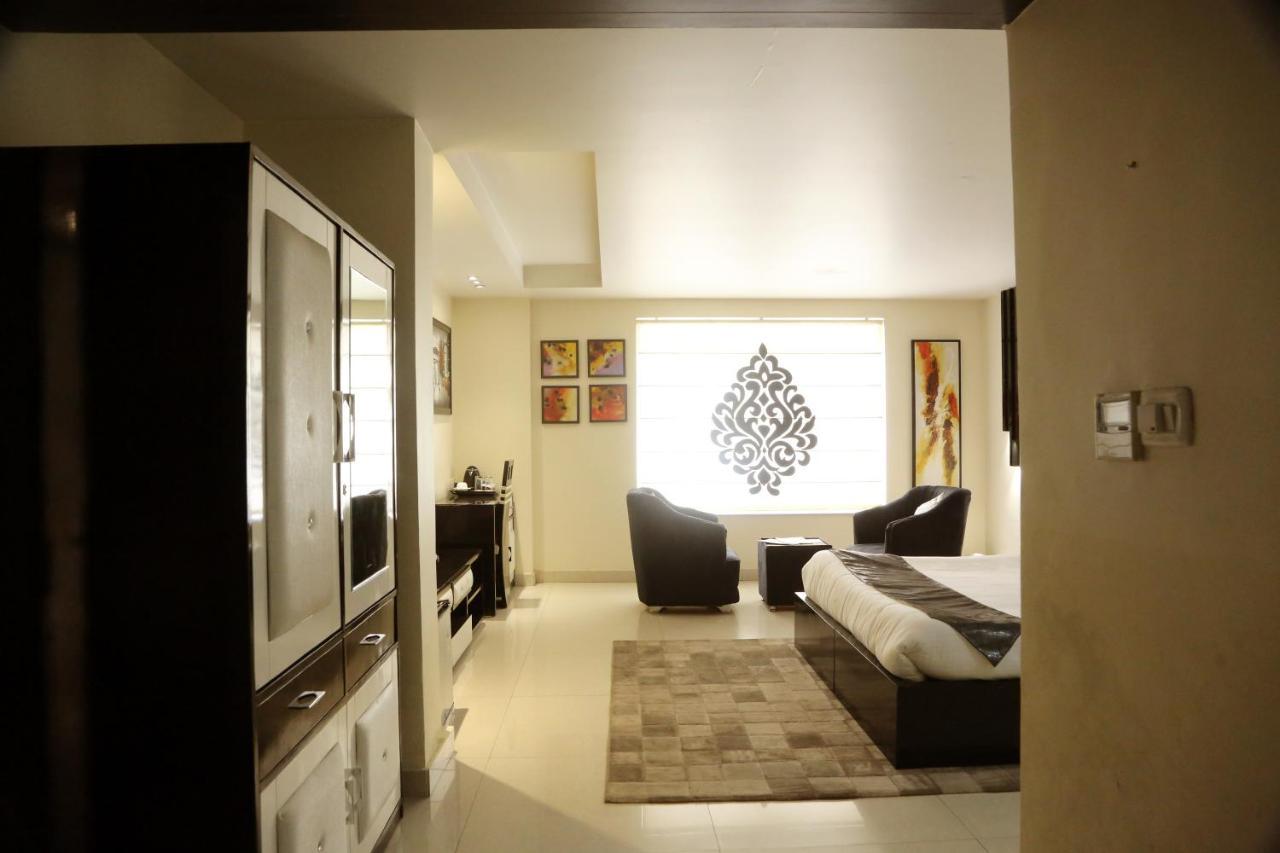 Kingdom Hotel Moga Exterior foto