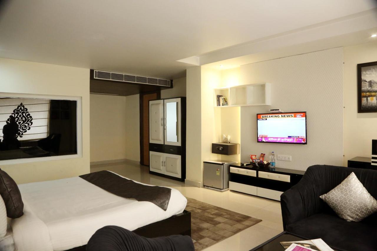 Kingdom Hotel Moga Exterior foto